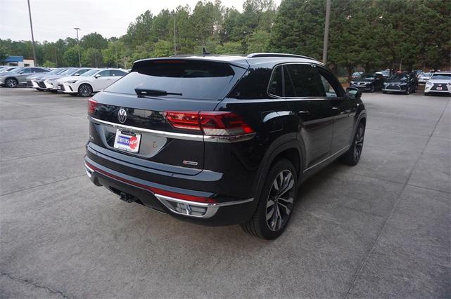 Photo of 2020 Deep Black Pearl Volkswagen Atlas Cross Sport