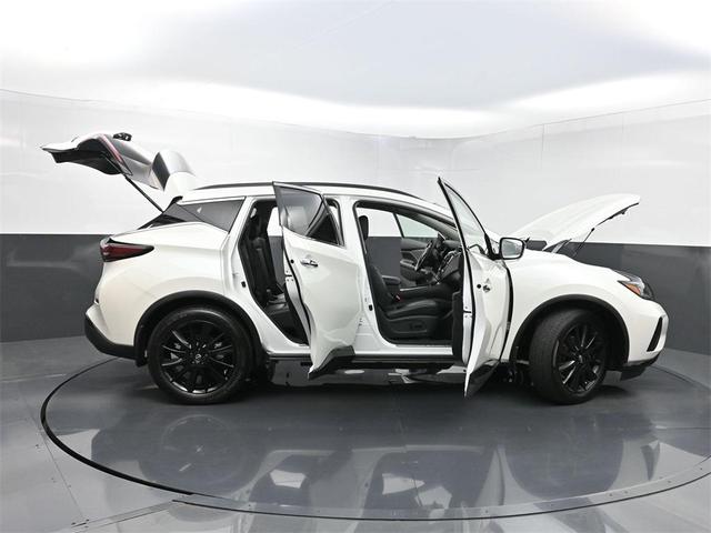 Photo of 2024 Pearl White Tricoat Nissan Murano