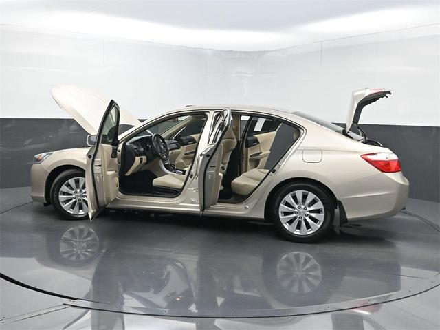 Photo of 2014 Champagne Frost Pearl Honda Accord