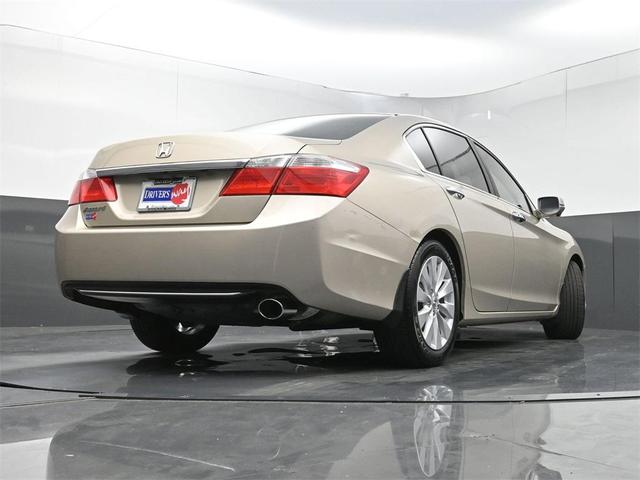 Photo of 2014 Champagne Frost Pearl Honda Accord