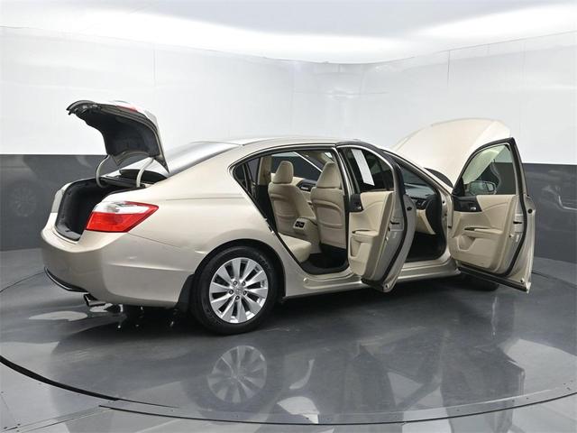 Photo of 2014 Champagne Frost Pearl Honda Accord
