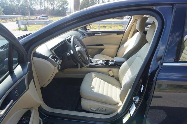 Photo of 2015 Tuxedo Black Ford Fusion