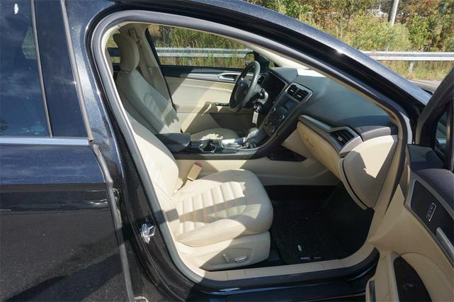 Photo of 2015 Tuxedo Black Ford Fusion