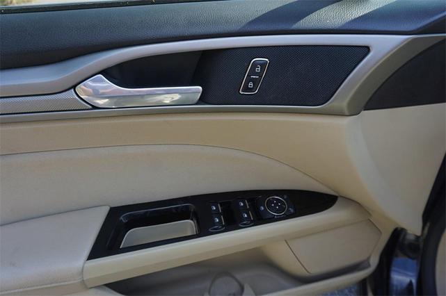 Photo of 2015 Tuxedo Black Ford Fusion