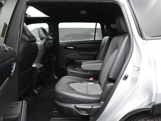 Photo of 2024 Celestial Silver Metallic Toyota Highlander