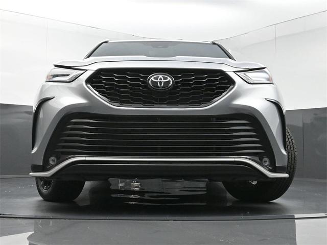 Photo of 2024 Celestial Silver Metallic Toyota Highlander