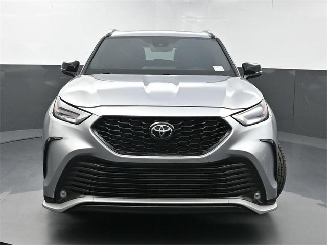 Photo of 2024 Celestial Silver Metallic Toyota Highlander