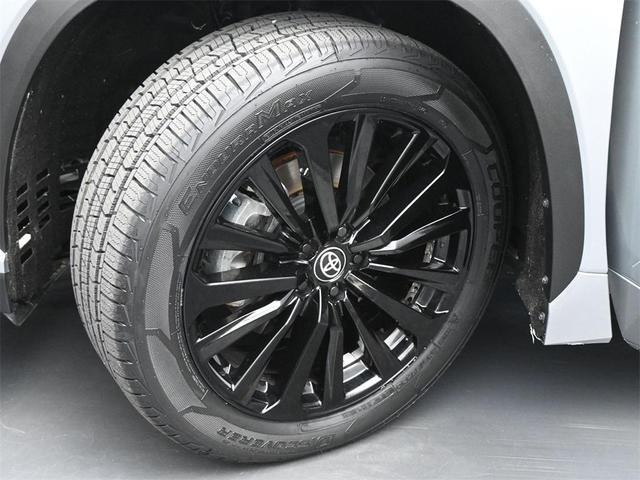 Photo of 2024 Celestial Silver Metallic Toyota Highlander