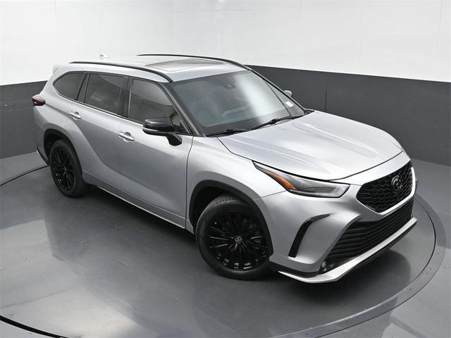 Photo of 2024 Celestial Silver Metallic Toyota Highlander