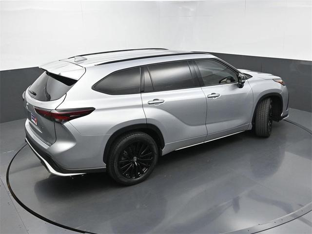 Photo of 2024 Celestial Silver Metallic Toyota Highlander