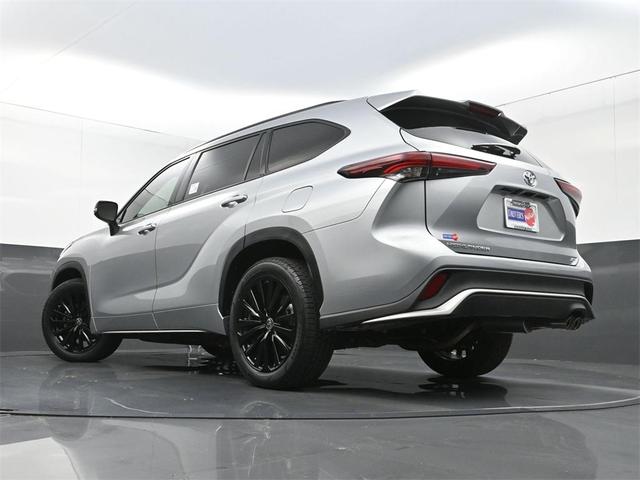 Photo of 2024 Celestial Silver Metallic Toyota Highlander