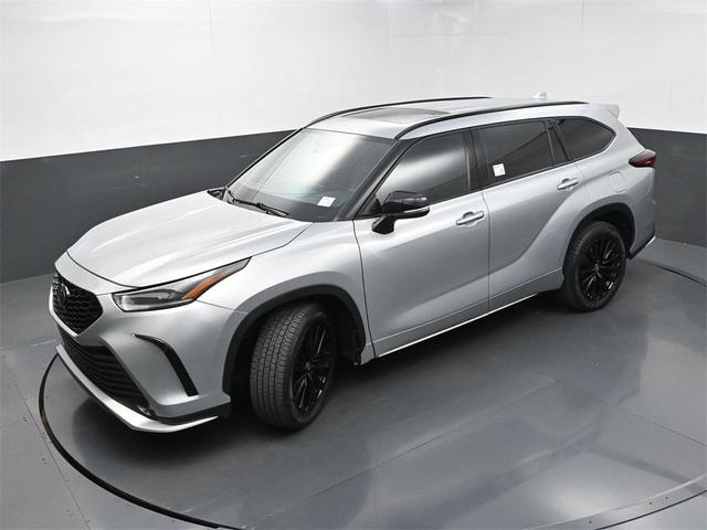 Photo of 2024 Celestial Silver Metallic Toyota Highlander