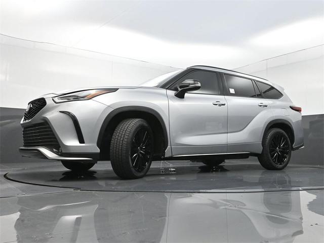 Photo of 2024 Celestial Silver Metallic Toyota Highlander