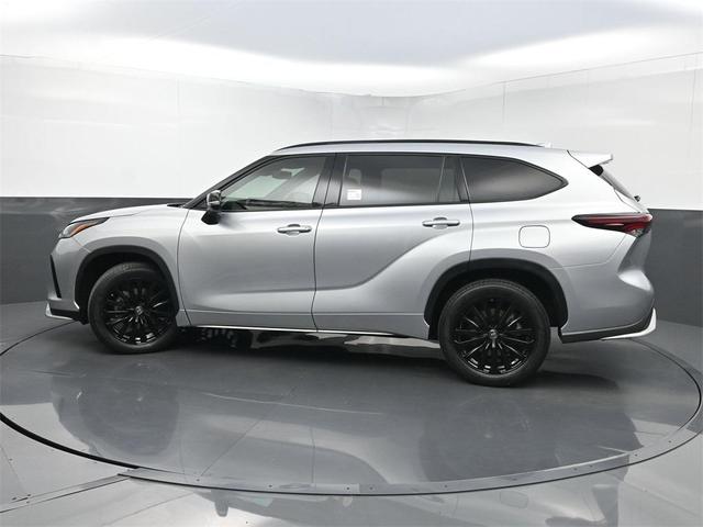 Photo of 2024 Celestial Silver Metallic Toyota Highlander
