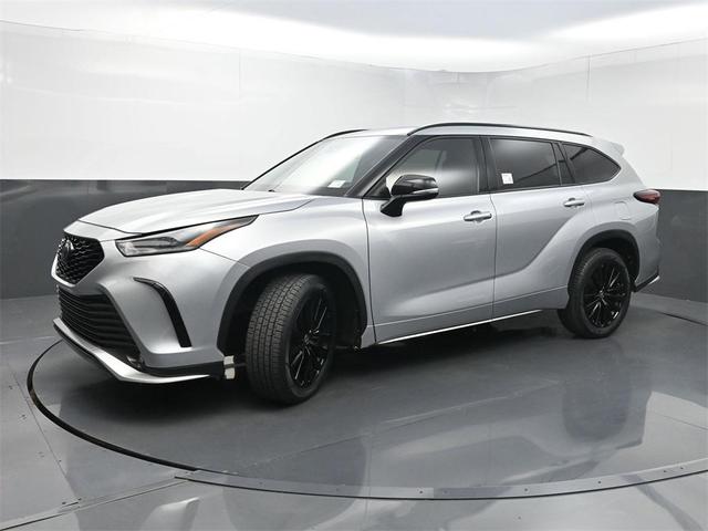 Photo of 2024 Celestial Silver Metallic Toyota Highlander