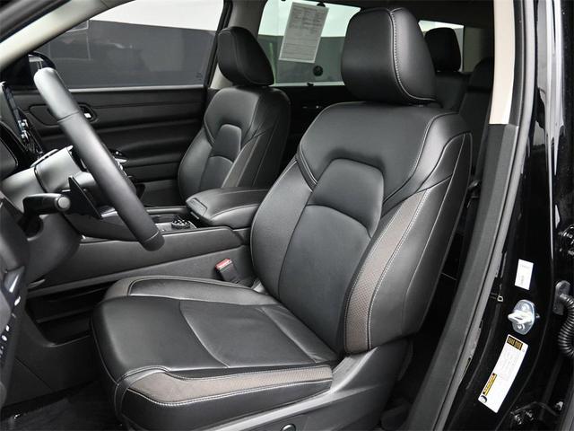 Photo of 2024 Super Black Nissan Pathfinder