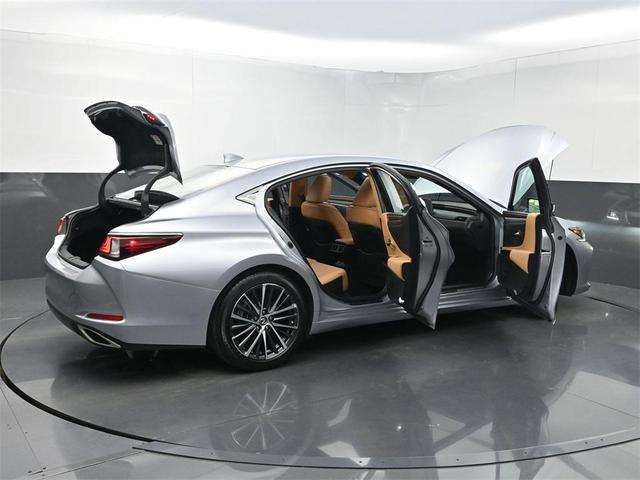 Photo of 2024 Iridium Lexus ES 350