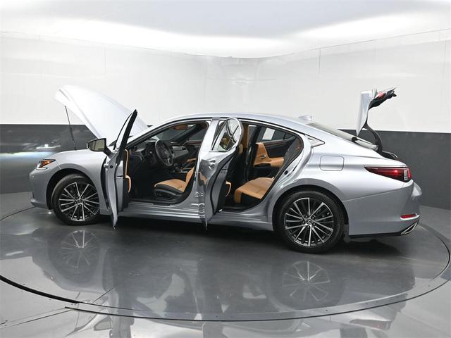 Photo of 2024 Iridium Lexus ES 350