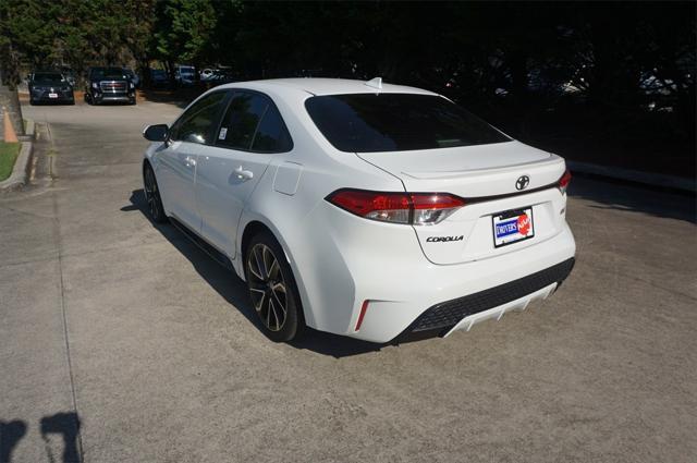 Photo of 2021 Super White Toyota Corolla