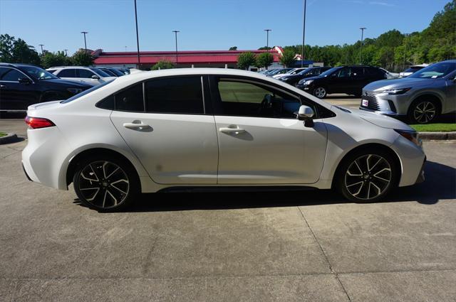 Photo of 2021 Super White Toyota Corolla