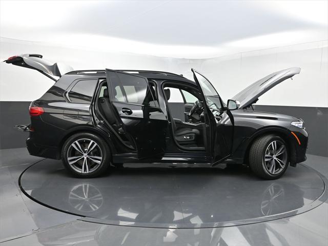 Photo of 2022 Black Sapphire Metallic BMW X7