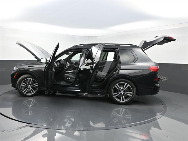 Photo of 2022 Black Sapphire Metallic BMW X7