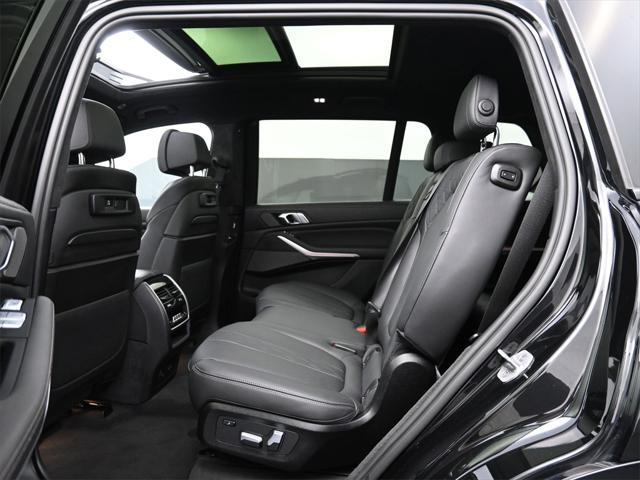 Photo of 2022 Black Sapphire Metallic BMW X7