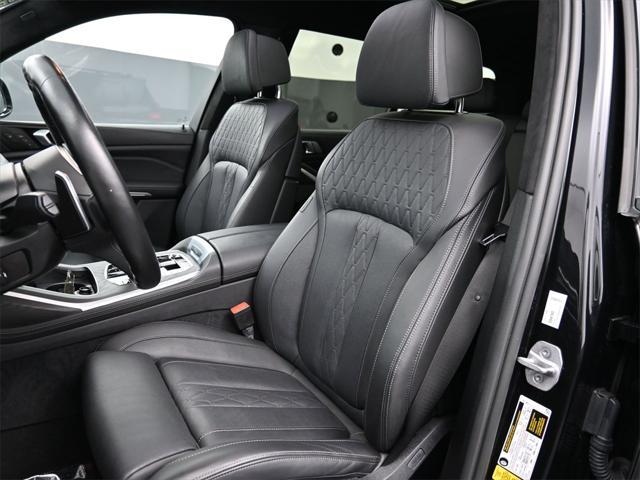 Photo of 2022 Black Sapphire Metallic BMW X7