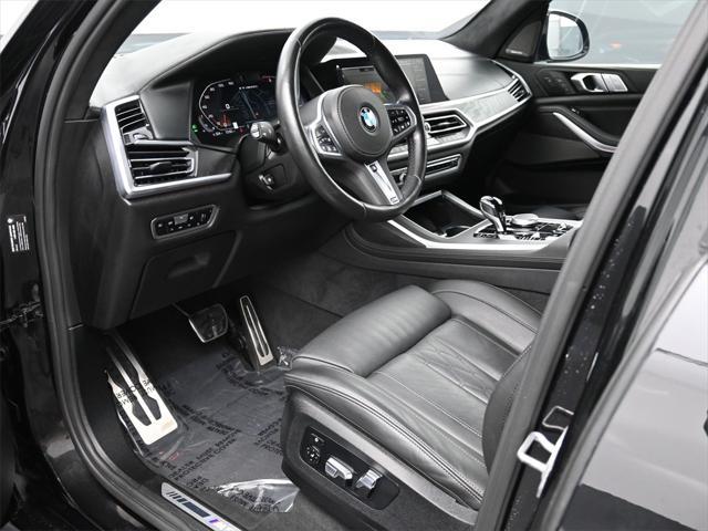 Photo of 2022 Black Sapphire Metallic BMW X7