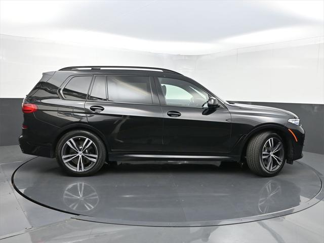 Photo of 2022 Black Sapphire Metallic BMW X7