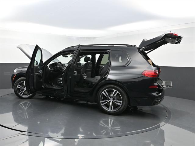 Photo of 2022 Black Sapphire Metallic BMW X7