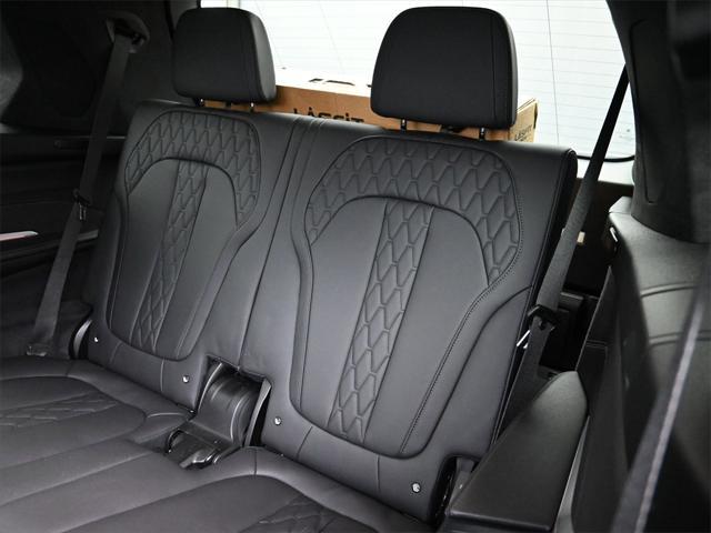 Photo of 2022 Black Sapphire Metallic BMW X7