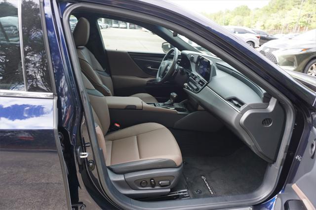Photo of 2017 Atomic Silver Lexus IS 200t