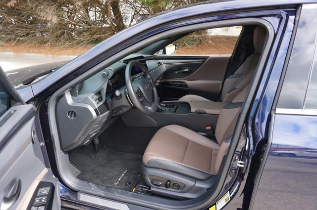Photo of 2017 Atomic Silver Lexus IS 200t