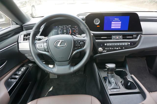 Photo of 2017 Atomic Silver Lexus IS 200t