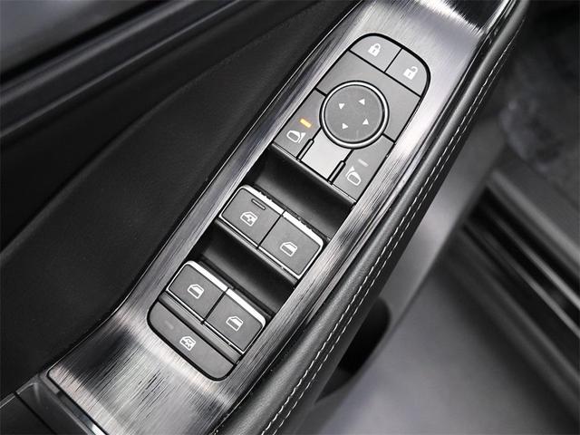 Photo of 2024 Super Black Nissan Rogue