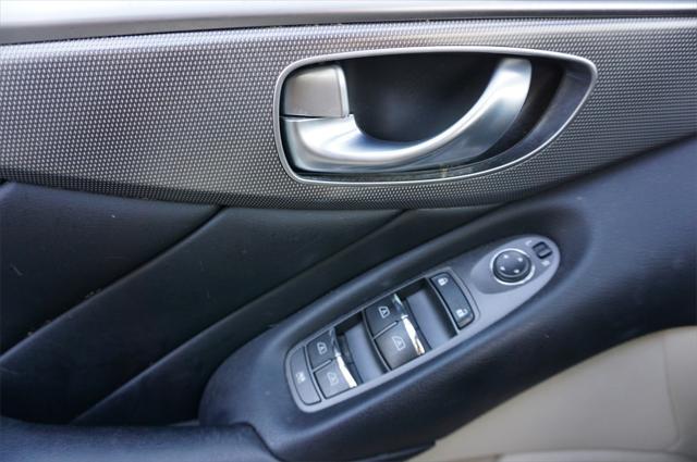 Photo of 2014 Liquid Platinum INFINITI Q50