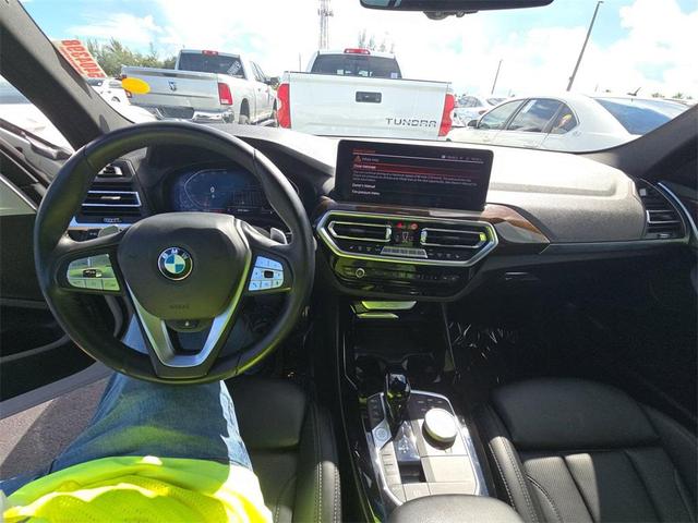 Photo of 2023 Mineral White Metallic BMW X3