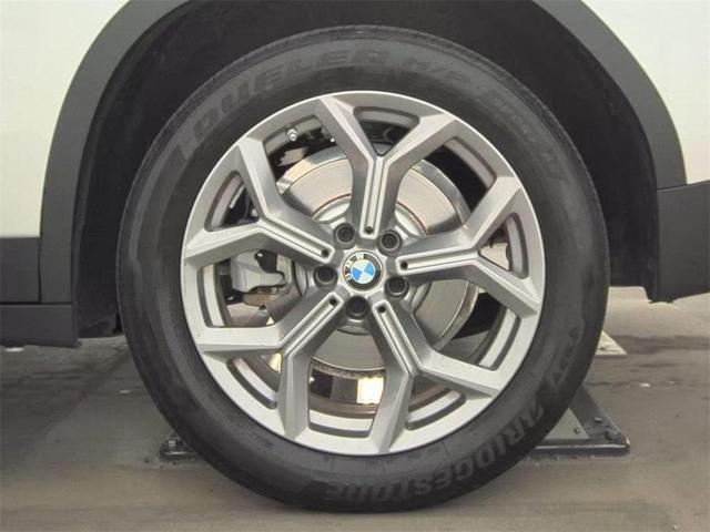 Photo of 2023 Mineral White Metallic BMW X3