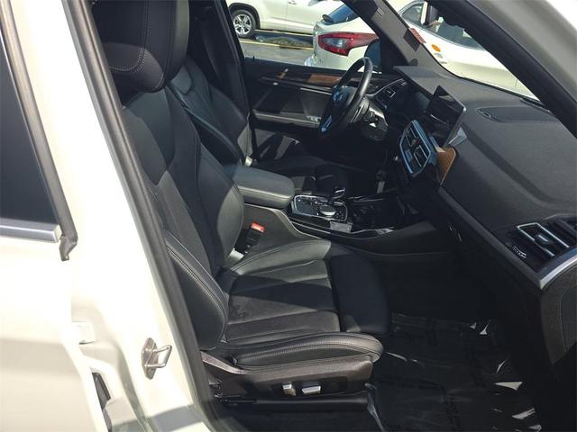 Photo of 2023 Mineral White Metallic BMW X3