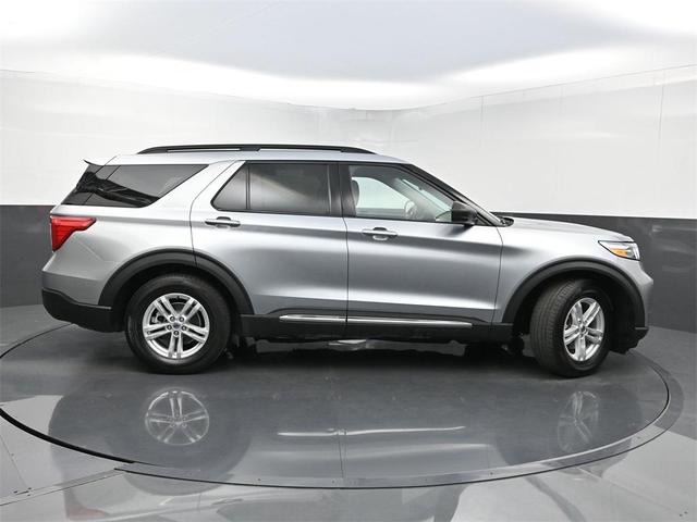 Photo of 2024 Iconic Silver Metallic Ford Explorer