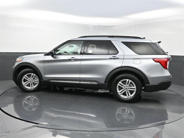 Photo of 2024 Iconic Silver Metallic Ford Explorer