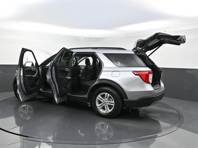 Photo of 2024 Iconic Silver Metallic Ford Explorer