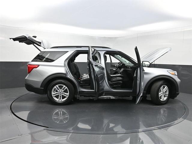 Photo of 2024 Iconic Silver Metallic Ford Explorer