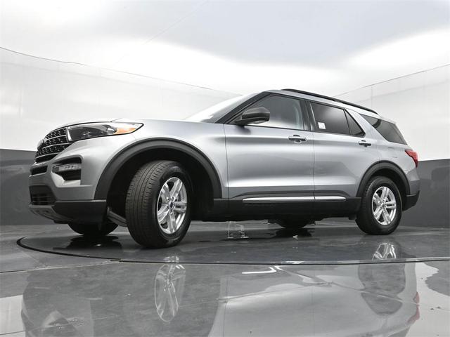 Photo of 2024 Iconic Silver Metallic Ford Explorer