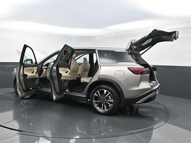 Photo of 2023 Warm Titanium INFINITI QX60