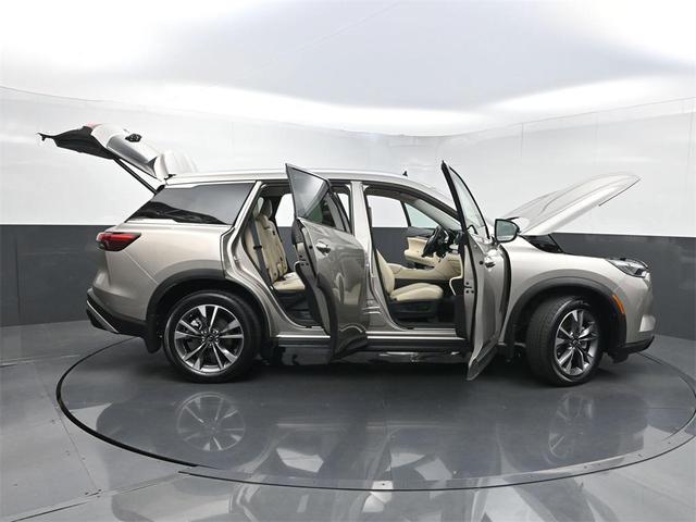 Photo of 2023 Warm Titanium INFINITI QX60