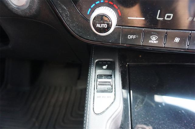 Photo of 2024 Glacial White Pearl Kia Telluride