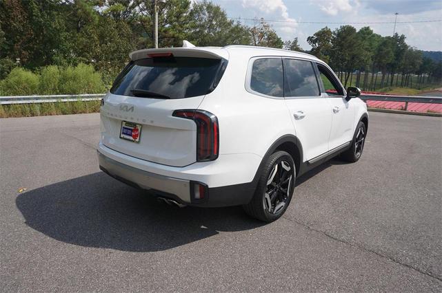 Photo of 2024 Glacial White Pearl Kia Telluride
