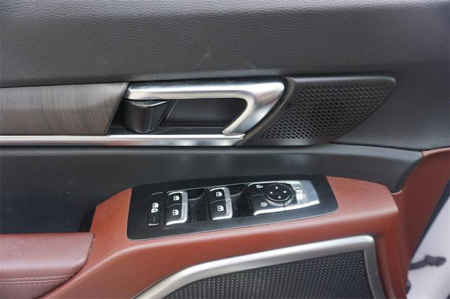 Photo of 2024 Glacial White Pearl Kia Telluride